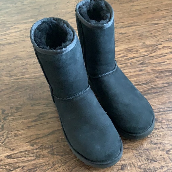 Ugg Classic II Genuine Shearling Lined Short Boot - Picture 2 of 9